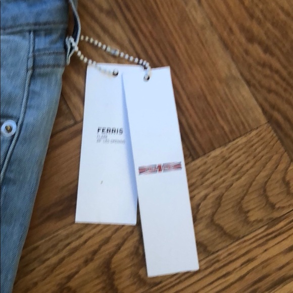 Hudson Denim Ferris Flare 24” leg opening - Picture 4 of 8